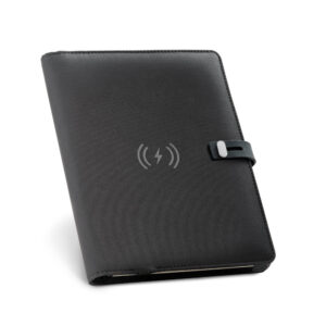 EMERGE A5 FOLDER. Pasta A5 em 300D poliéster reciclado (100% rPET) com carregador sem fios