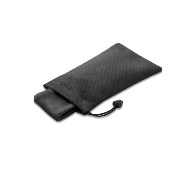 BERNAL. Toalha de desporto refrescante em poliéster reciclado (100% rPET) com bolsa em non-woven
