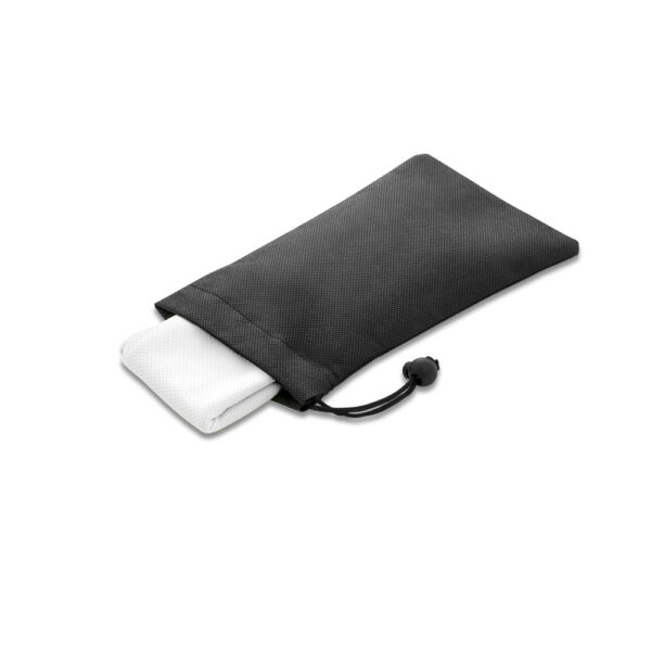 BERNAL. Toalha de desporto refrescante em poliéster reciclado (100% rPET) com bolsa em non-woven - Image 3