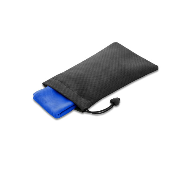 BERNAL. Toalha de desporto refrescante em poliéster reciclado (100% rPET) com bolsa em non-woven - Image 4